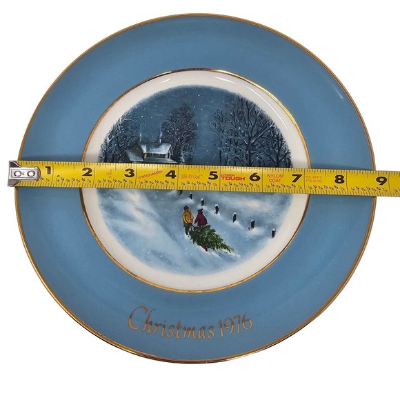 Avon 1976 Christmas Plate Series Third Ed. Bringing Home The Tree Enoch Wedgwood - Picture 3 of 3